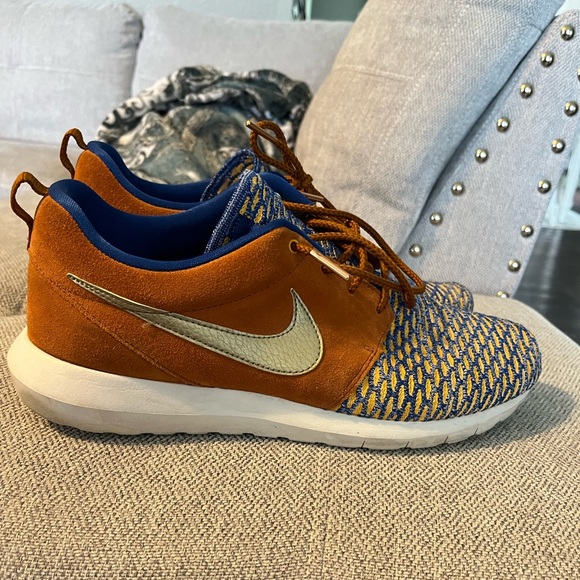 Size 11 Nike Roshe Run - Picture 1 of 6